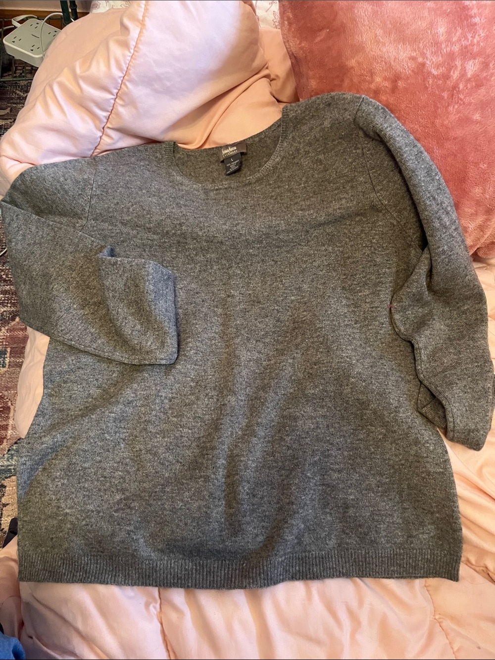 Neiman Marcus Women’s Gray Crewneck Cashmere Sweater